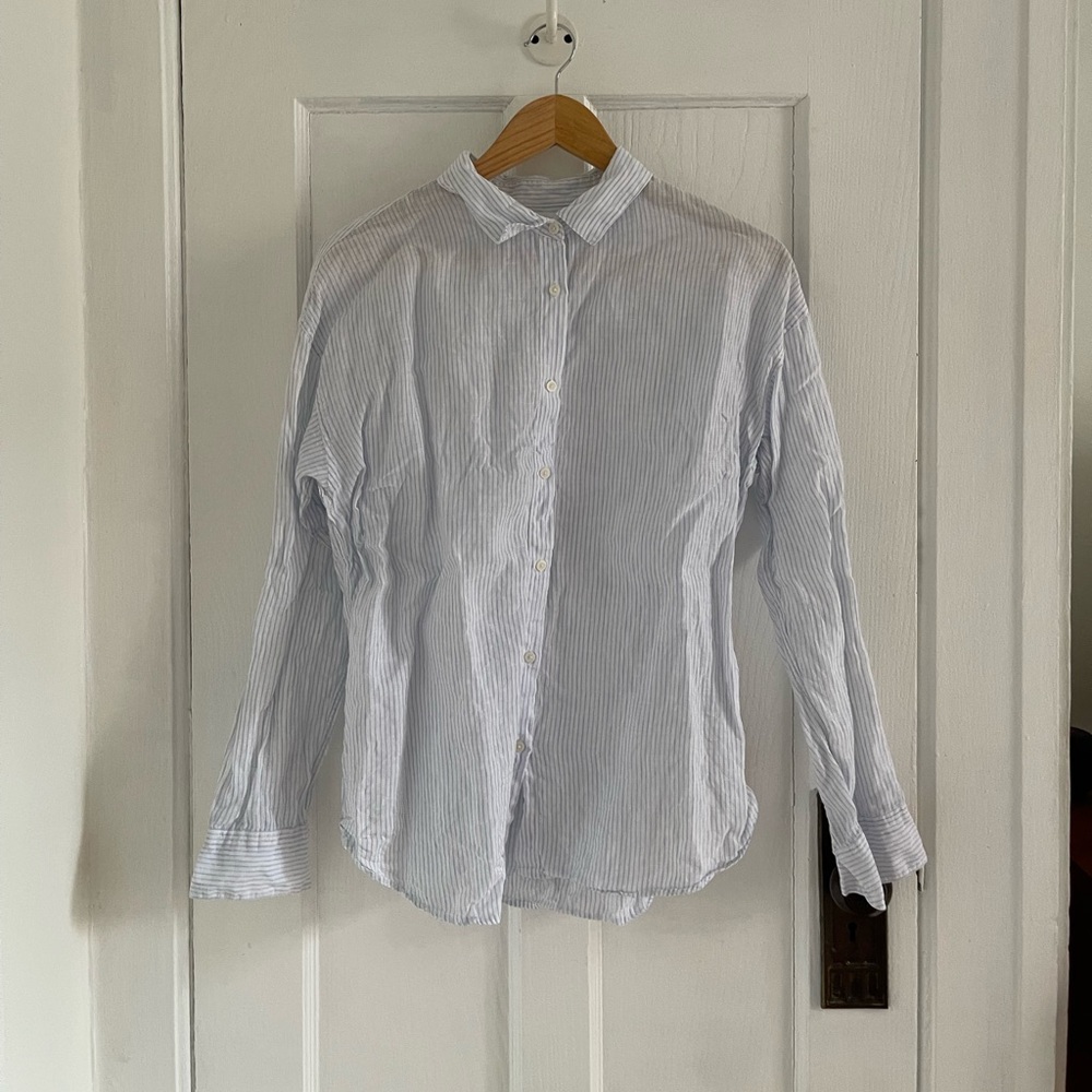 Uniqlo blue and white striped linen button down shirt